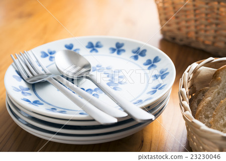 Dining table image 23230046