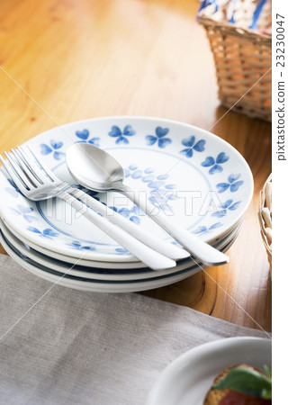Dining table image Dining table image 23230047