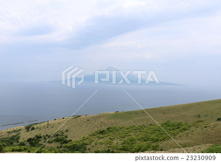 來自禮文島的利尻富士 23230909