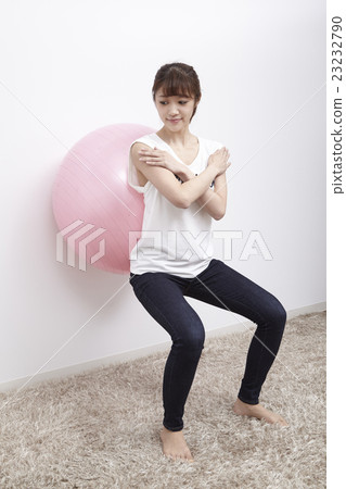 Young lady balanced pole, squat 23232790