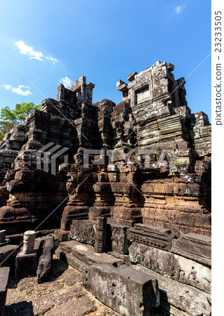 Temple of Pinnacácas of Angkor monuments group (vertical) 23233505