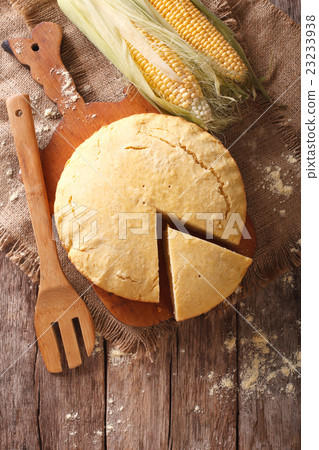 freshly baked corn bread close-up 23233938