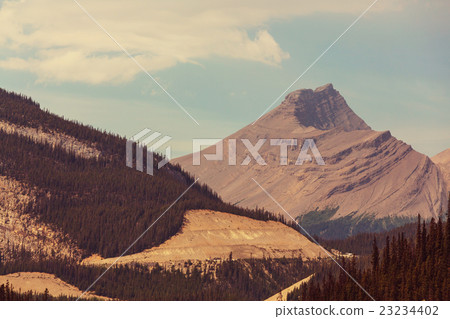Mountains in Canada Mountains in Canada 23234402