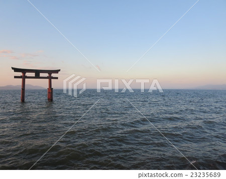 琵琶湖的Shiroi神社 23235689