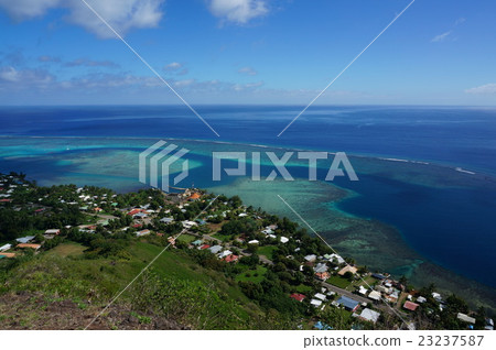 從魔術山的看法在Moorea海島上 23237587