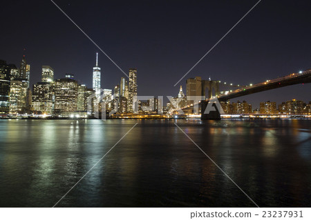 布魯克林大橋和曼哈頓夜視圖 布魯克林大橋和曼哈頓夜視圖 23237931