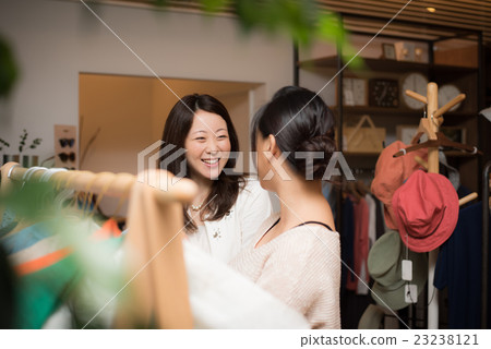 Two women shopping shooting cooperation: TENOHA DAIKANYAMA Two women shopping shooting cooperation: TENOHA DAIKANYAMA 23238121