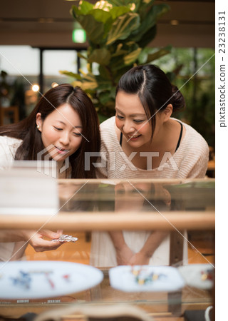 兩名女性購物拍攝合作：TENOHA DAIKANYAMA 23238131