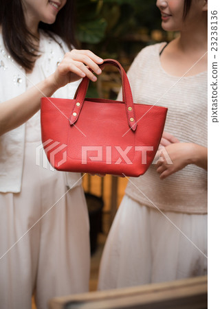 Two women shopping shooting cooperation: TENOHA DAIKANYAMA Two women shopping shooting cooperation: TENOHA DAIKANYAMA 23238136