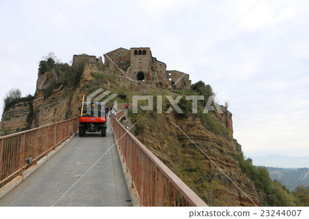 Tourist attractions in Italy Civita di Bagnoleto 3 dying due to collapse of the plateau of the plateau 23244007