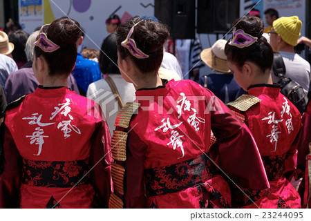 Dancer waiting for turn, Yokohama Central Town Festival, Japan main street 23244095