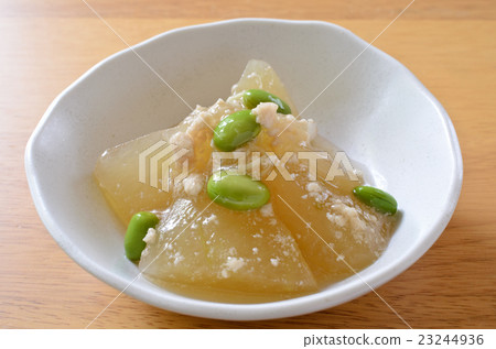 Chicken with savory rice cracker 23244936