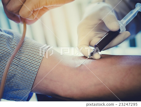 A man having blood test 23247295