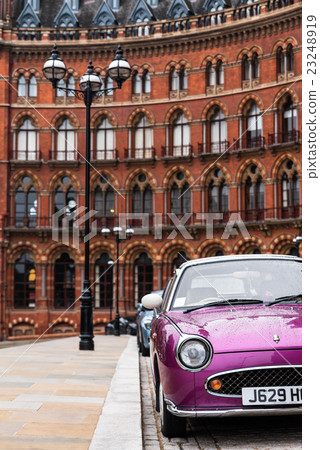 Street corner of London 23248919