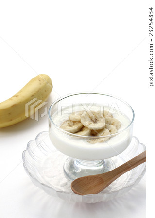 Banana and yogurt 23254834