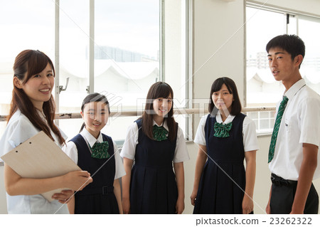 學生和老師在休息時間 學生和老師在休息時間 23262322