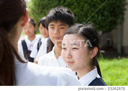 女初中生向老師提問 女初中生向老師提問 23262878