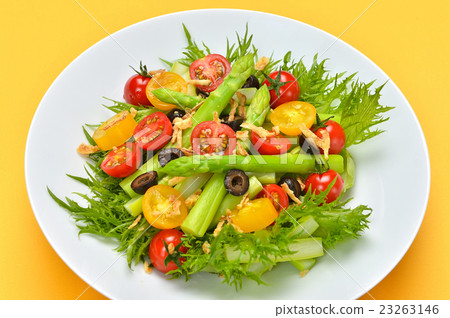 Healthy vegetable green salad. Ingredients are leaf lettuce, mini tomatoes, asparagus, olives (salted). Healthy vegetable green salad. Ingredients are leaf lettuce, mini tomatoes, asparagus, olives (salted). 23263146