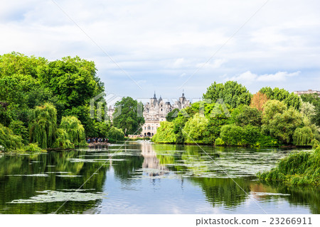 London St. James Park and Horse · Gers · Parade 23266911