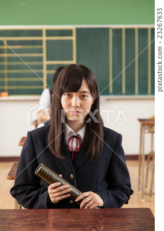 有文憑的女學生 有文憑的女學生 23267635