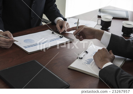 Two business people to meet 23267957
