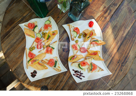 Beautifully decorated catering banquet tabl2. Beautifully decorated catering banquet tabl2. 23268868
