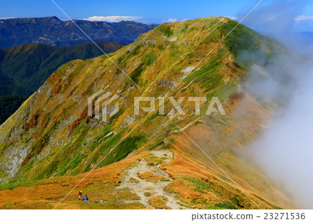 Tanigawa山，從Ichinokurake沙丘Mogura dake的雲彩 23271536
