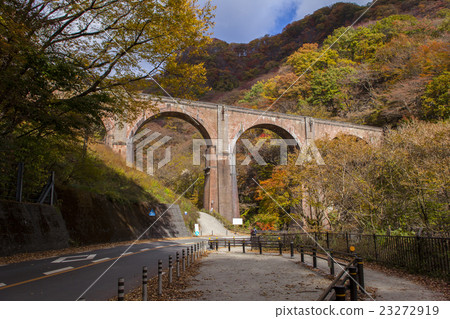 Usui Pass Apt Road Spectacle Bridge 23272919