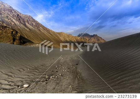 sand dunes 23273139