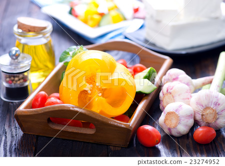 raw vegetables 23274952