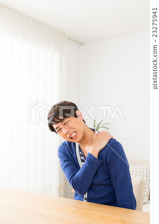 僵硬肩膀疲倦的男性畫像人人居住的拷貝空間 23275941