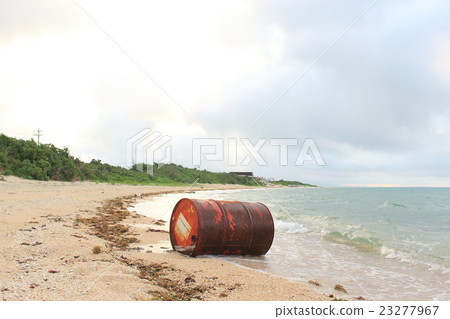 Drum can drift on the beach Drum can drift on the beach 23277967