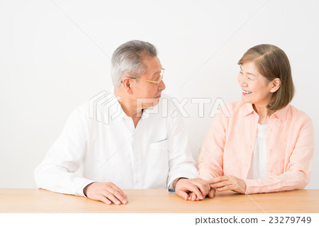 Senior couple 23279749