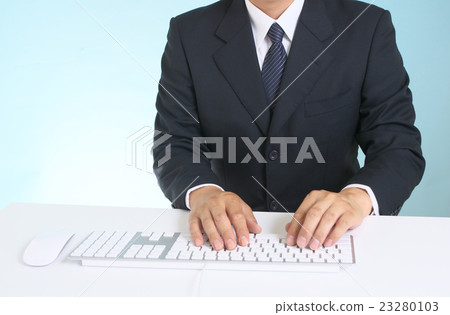 Business man to enter with the keyboard of the personal computer 23280103