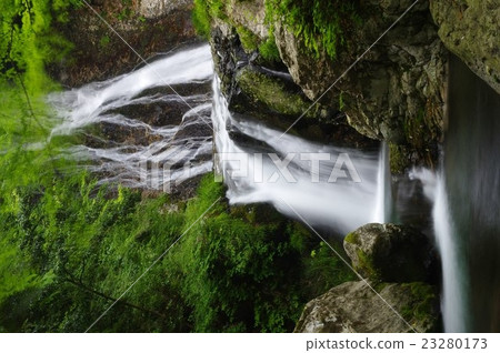 Miyazaki prefecture Takachiho Town Fresh green gorgeous Futakoji Falls featuring twisted two-stage waterfall 23280173