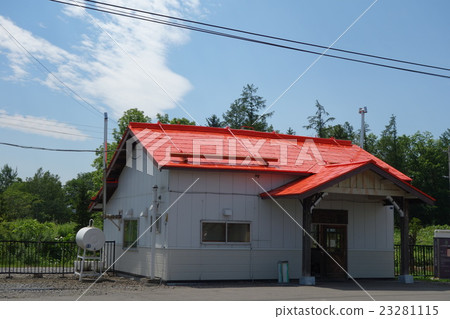 小紅屋頂車站大樓,富良野線,美刀石站 小紅屋頂車站大樓,富良野線,美刀石站 23281115