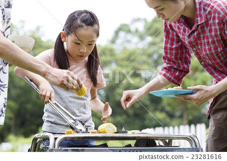 Family barbecue 23281616