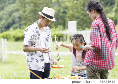 Family barbecue 23281618