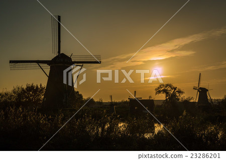 Kinderdijk during sunset Kinderdijk during sunset 23286201