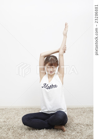 Cute girls stretching Cute girls stretching 23286881