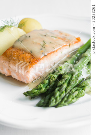 Grilled salmon with boiled potatoes and asparagus Grilled salmon with boiled potatoes and asparagus 23288261