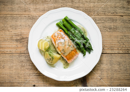 Grilled salmon with boiled potatoes and asparagus Grilled salmon with boiled potatoes and asparagus 23288264