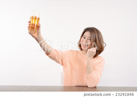A young woman with a beer grass 23291848