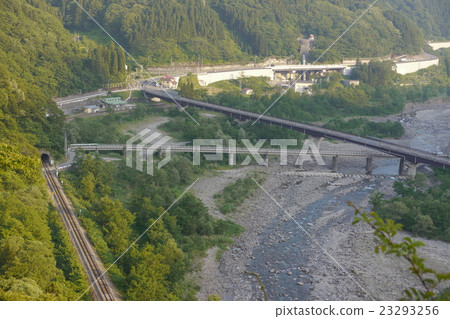 148號公路和舊路國道的新大谷橋 23293256