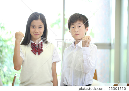 Junior high school girls to pose 23301530