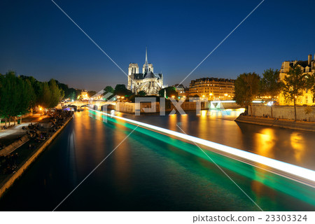 Notre Dame de Paris 23303324