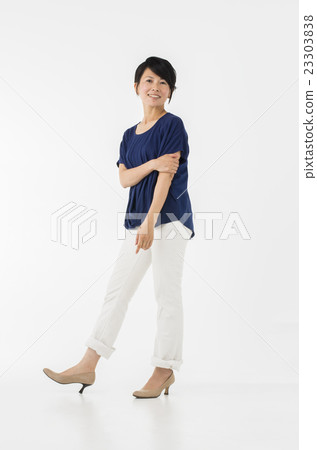 40多歲的女性 40多歲的女性 23303838