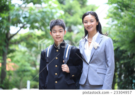 Junior high school entrance ceremony 23304957