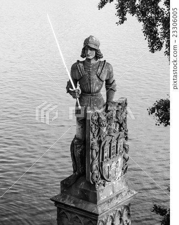 Knight Bruncvik statue on Charles bridge in Prague Knight Bruncvik statue on Charles bridge in Prague 23306005