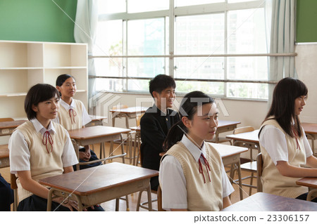 在課堂上的學生 23306157